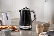 Czajnik elektryczny - Russell Hobbs Czajnik elektryczny Structure Kettle - Gloss black with stainless steel accents - 2400 W - 28081-70