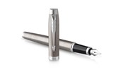 Przybory do pisania i rysowania - Parker IM Fountain Pen | Stainless Steel with Chrome Trim | Medium Point with Blue Ink Cartridge | Gift Box - 2143636