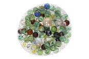 Male prezenty dla dzieci - Goki Marbles in Net 88pcs. - 63926