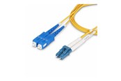 Kabel sieciowy - StarTech.com 7m (23ft) LC to SC (UPC) OS2 Single Mode Duplex Fiber Optic Cable - 7 m - yellow - Żółty - 7m - SMLCSC-OS2-7M