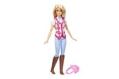 Lalki i akcesoria - Barbie Mysteries: The Great Horse Chase  “Malibu” Doll With Riding Clothes & Accessories - HXJ38