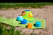 Zabawki dla niemowlat - ABC Floating Turtle Shape Sorter - 104010027