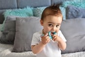 Akcesoria dla niemowlat - Akuku Silicone teether/toothbrush SNAIL_blue - A0114